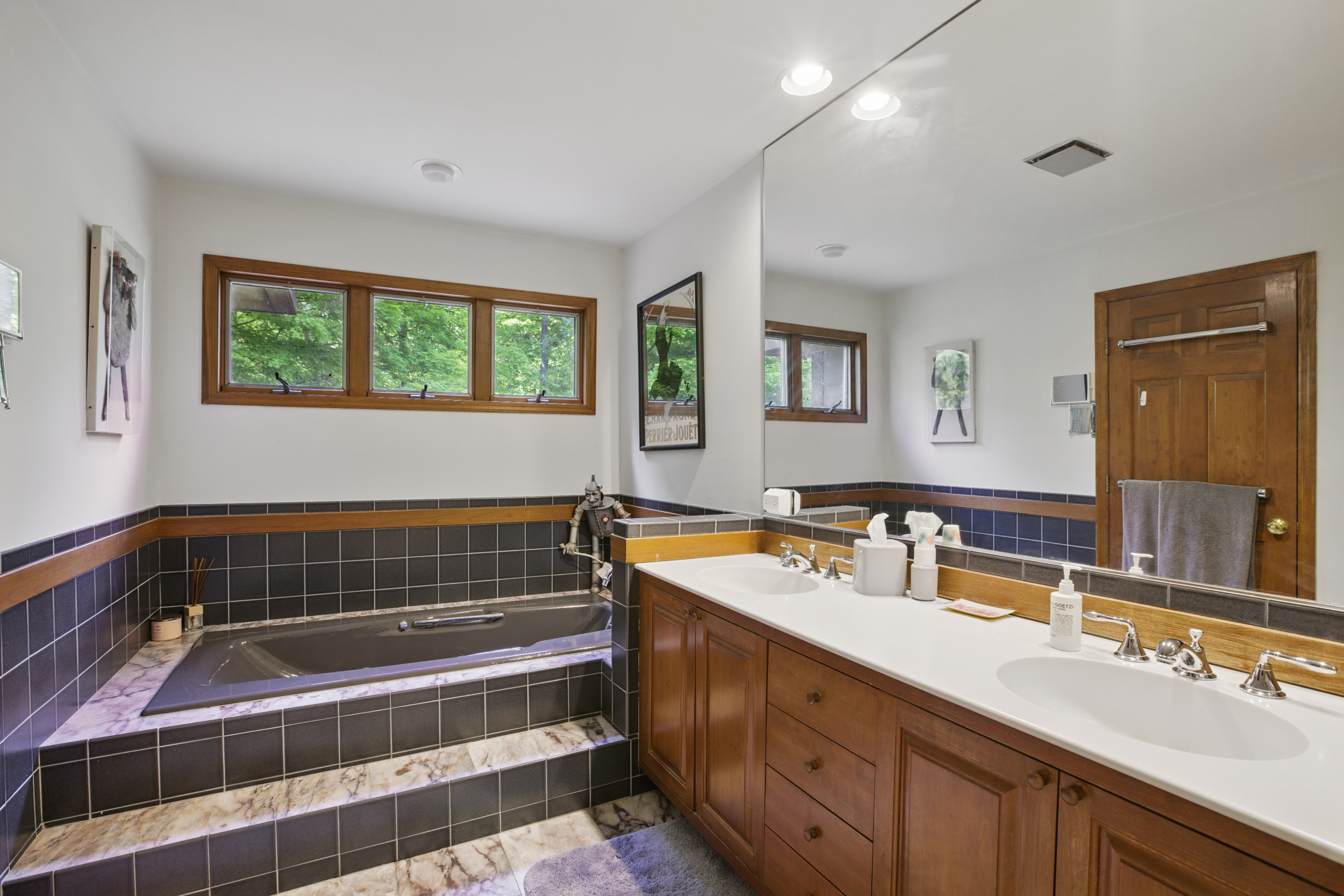 19 Pond Road Cold Spring, NY 10516 - Photo 18 of 32 a bathroom with a sink and a bathtub