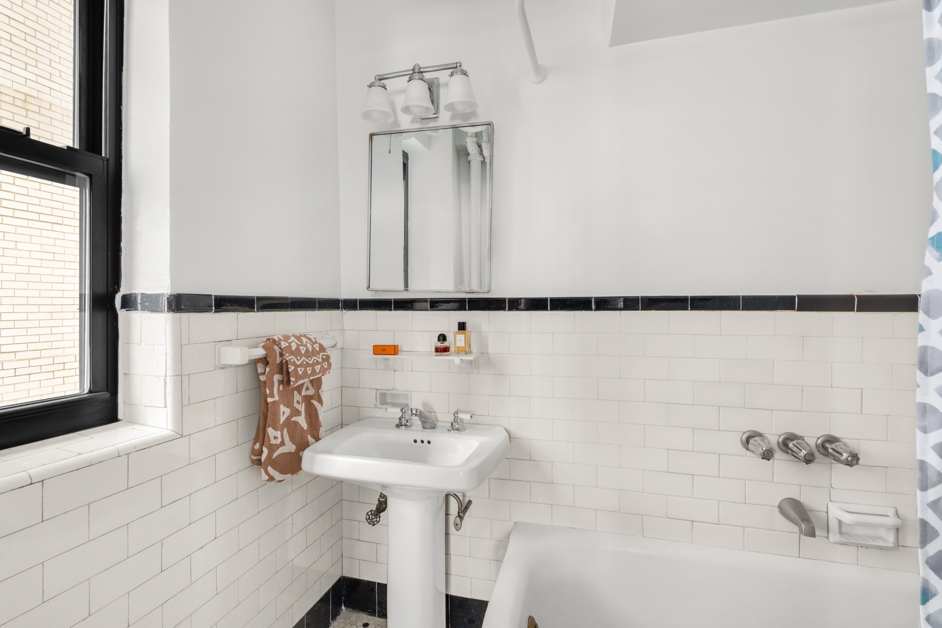 227 East 57th Street, Unit 14G Manhattan, NY 10022 - Photo 5 of 9