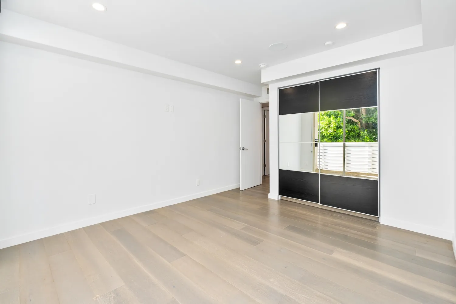 $1,025,000 | 1129 Larrabee Street, Unit 6, West Hollywood, CA 90069