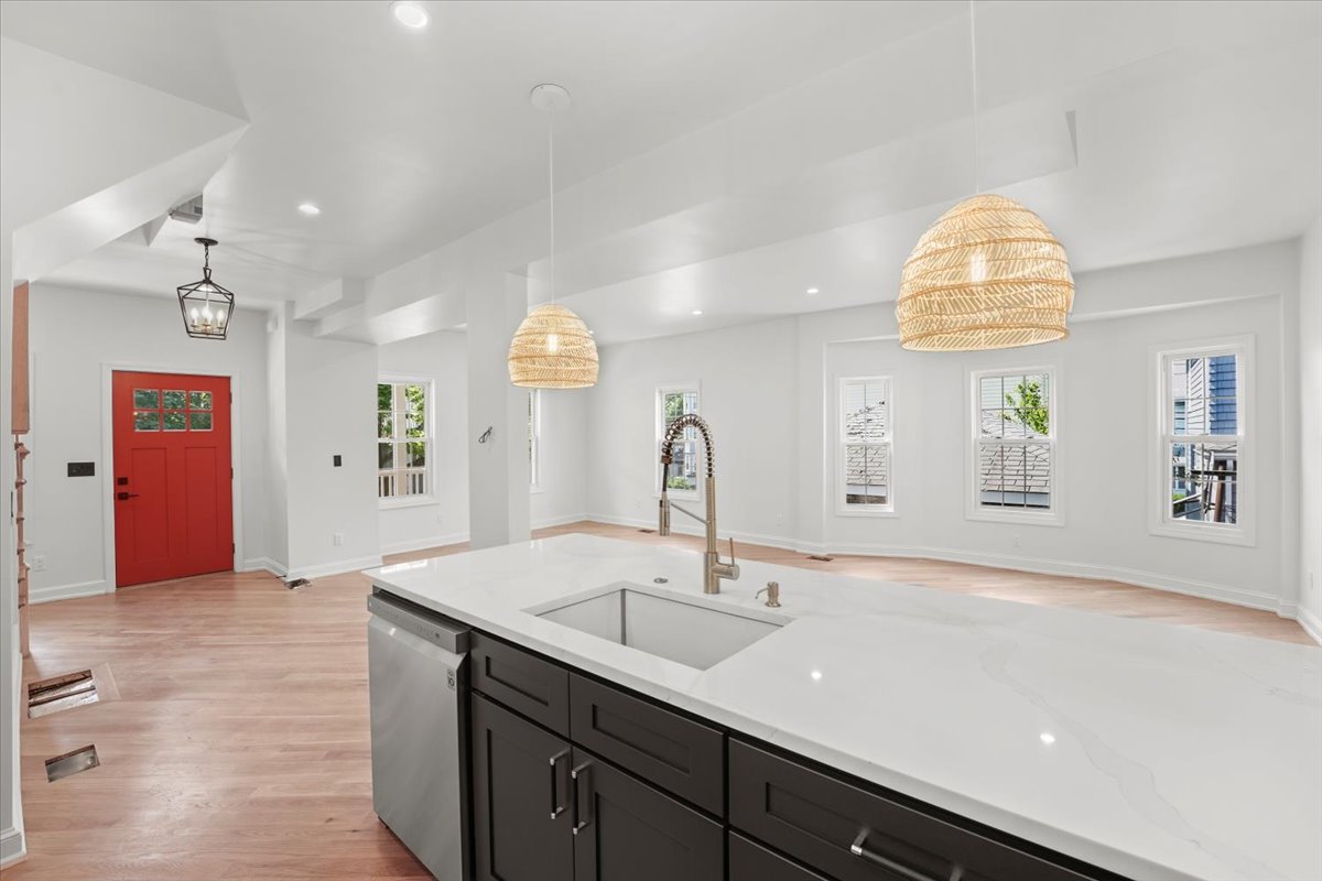 41 Henry Street Everett, MA 02149 - Photo 15 of 33