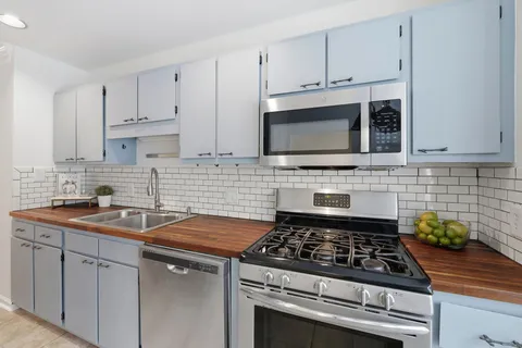 $435,000 | 101 Thomas Lane, Unit Undisclosed, Carrboro, NC 27510