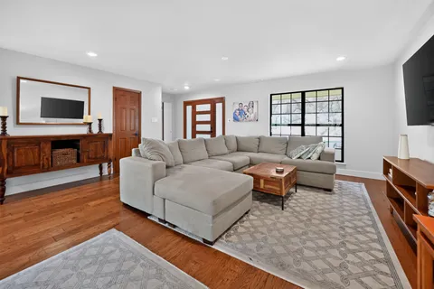 $1,590,000 | 1903 Holly Hill Drive, Austin, TX 78746
