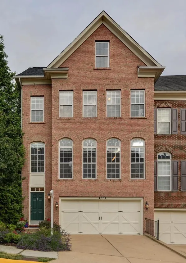 $899,900 | 4607 Aspen Hill Court, Annandale, VA 22003