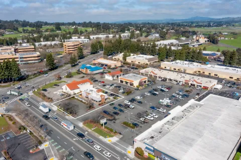 $2,490,000 | 5304 Old Redwood Highway North, Petaluma, CA 94954