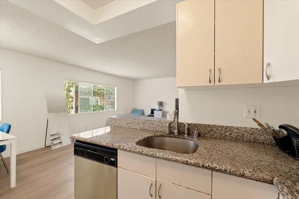$495,000 | 1334 South Carmelina Avenue, Unit 1, Los Angeles, CA 90025