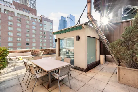 $2,750,000 | 347 West 39th Street, Unit PHNE | Hudson Yards
