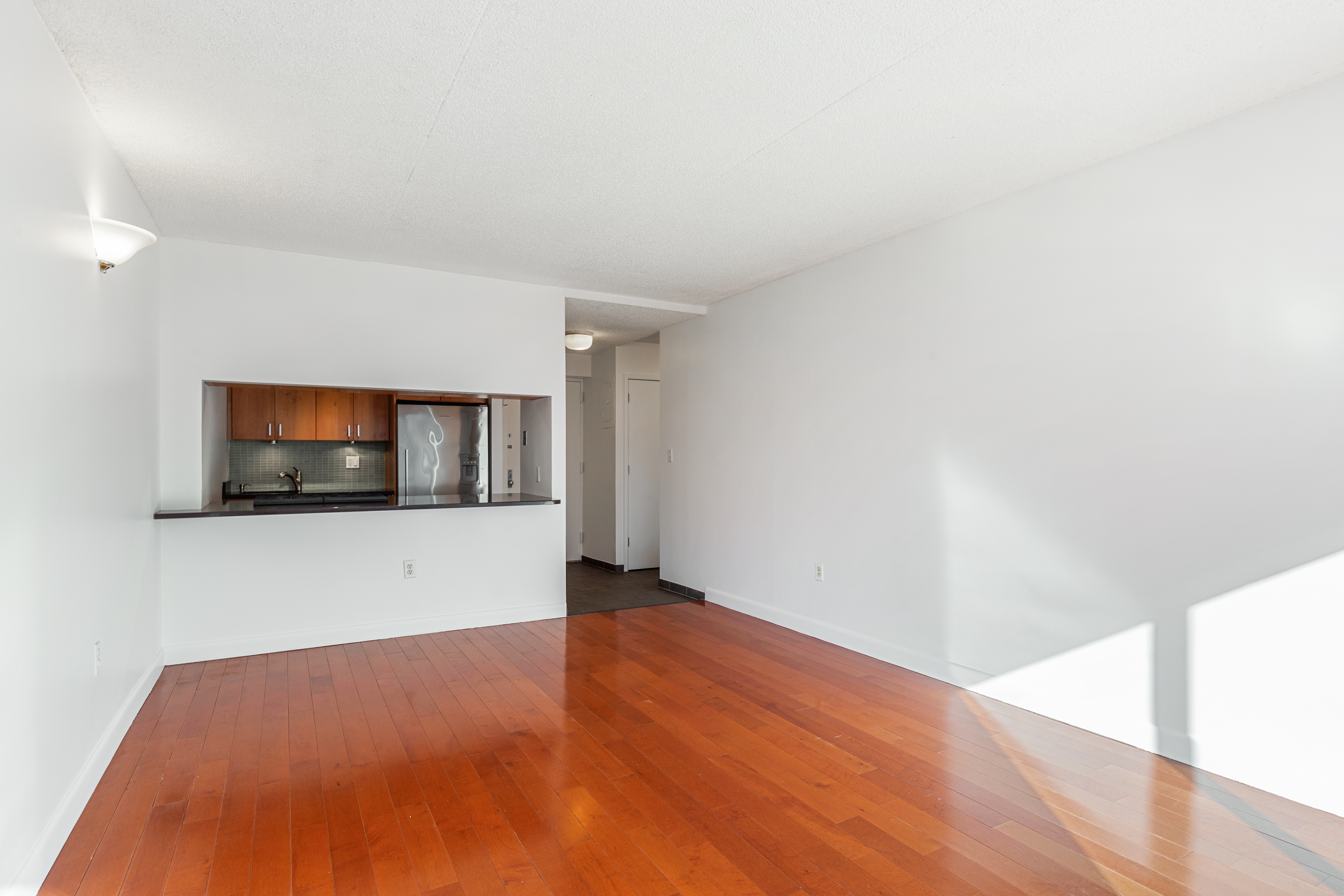 300 Rector Place, Unit 9L Manhattan, NY 10280 - Photo 4 of 29 Gallery Image 4