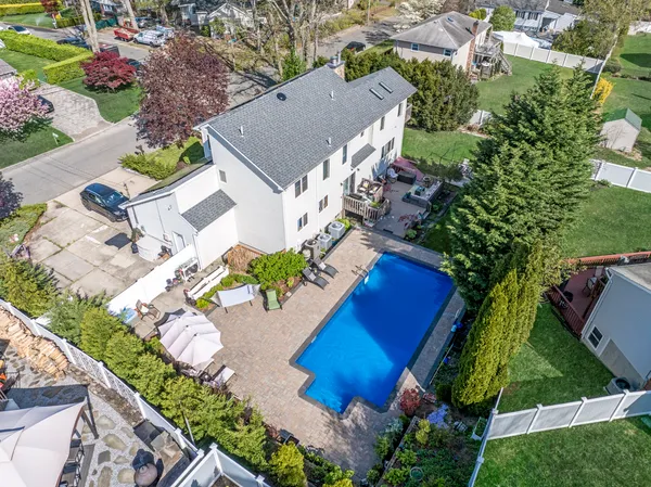 $950,000 | 27 Cypress Drive, Kings Park, NY 11754