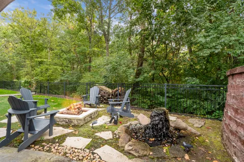 $1,995,000 | 13352 Weston Park Drive, St. Louis, MO 63131