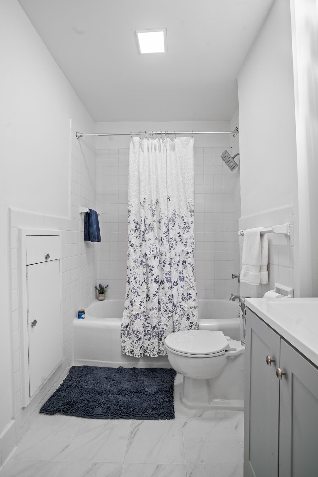 150 East 61st Street, Unit 8B Manhattan, NY 10065 - Photo 22 of 30 a bathroom with a sink toilet and shower
