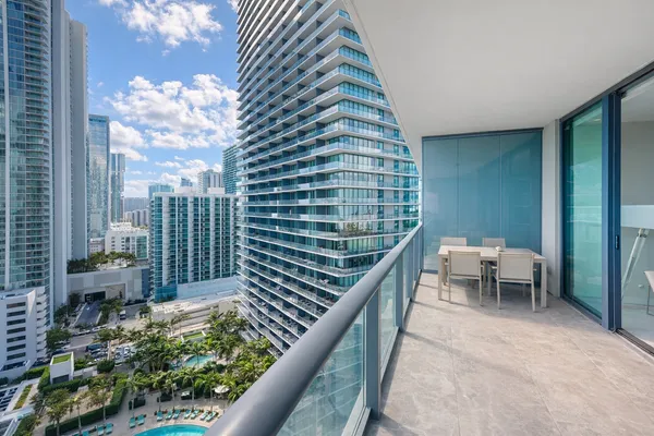 $889,000 | 650 Northeast 32nd Street, Unit 2005, Miami, FL 33137