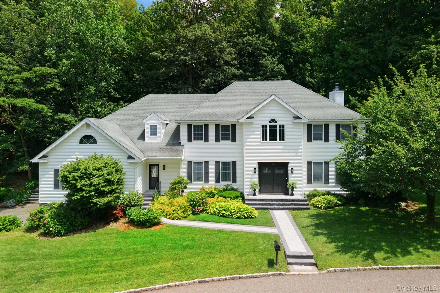 $2,899,000 | 50 Davis Lane, Roslyn, NY 11576