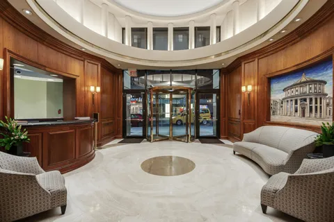 $829,000 | 145 East 48th Street, Unit 8D | Midtown East