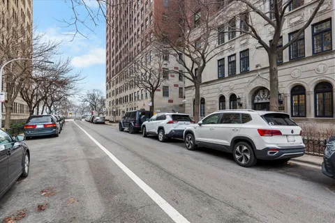 $475,000 | 415 West Aldine Avenue, Unit 2B, Chicago, IL 60657