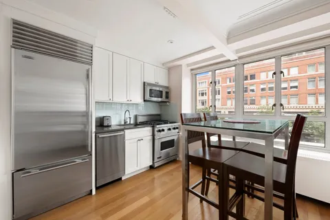 $845,000 | 200 East 66th Street, Unit A404 | Lenox Hill