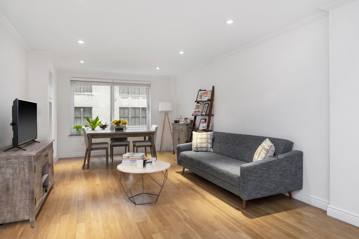 106 Central Park South, Unit 7O Manhattan, NY 10019 - Photo 2 of 6