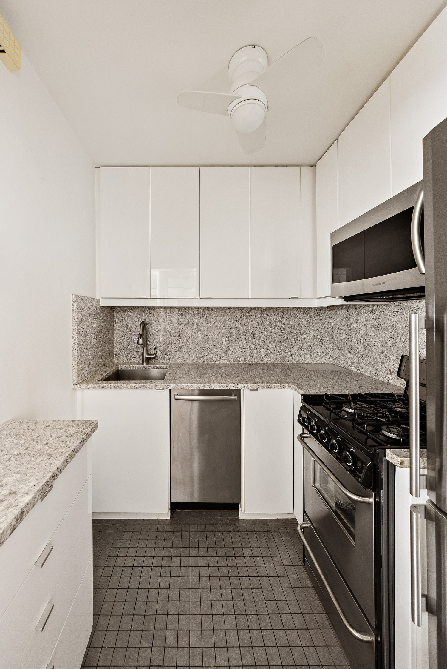 174 East 74th Street, Unit 14F Manhattan, NY 10021 - Photo 6 of 8 Gallery Image 6