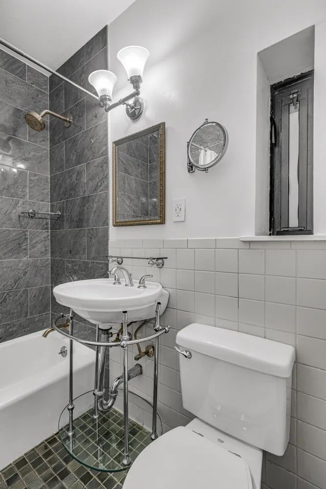 $1,425,000 | 425 West 24th Street, Unit 1F | Chelsea