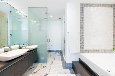 $975,000 | 200 Biscayne Blvd Way, Unit 4812, Miami, FL 33131