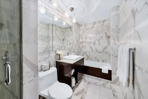 $1,695,000 | 212 East 57th Street, Unit 5C | Midtown East