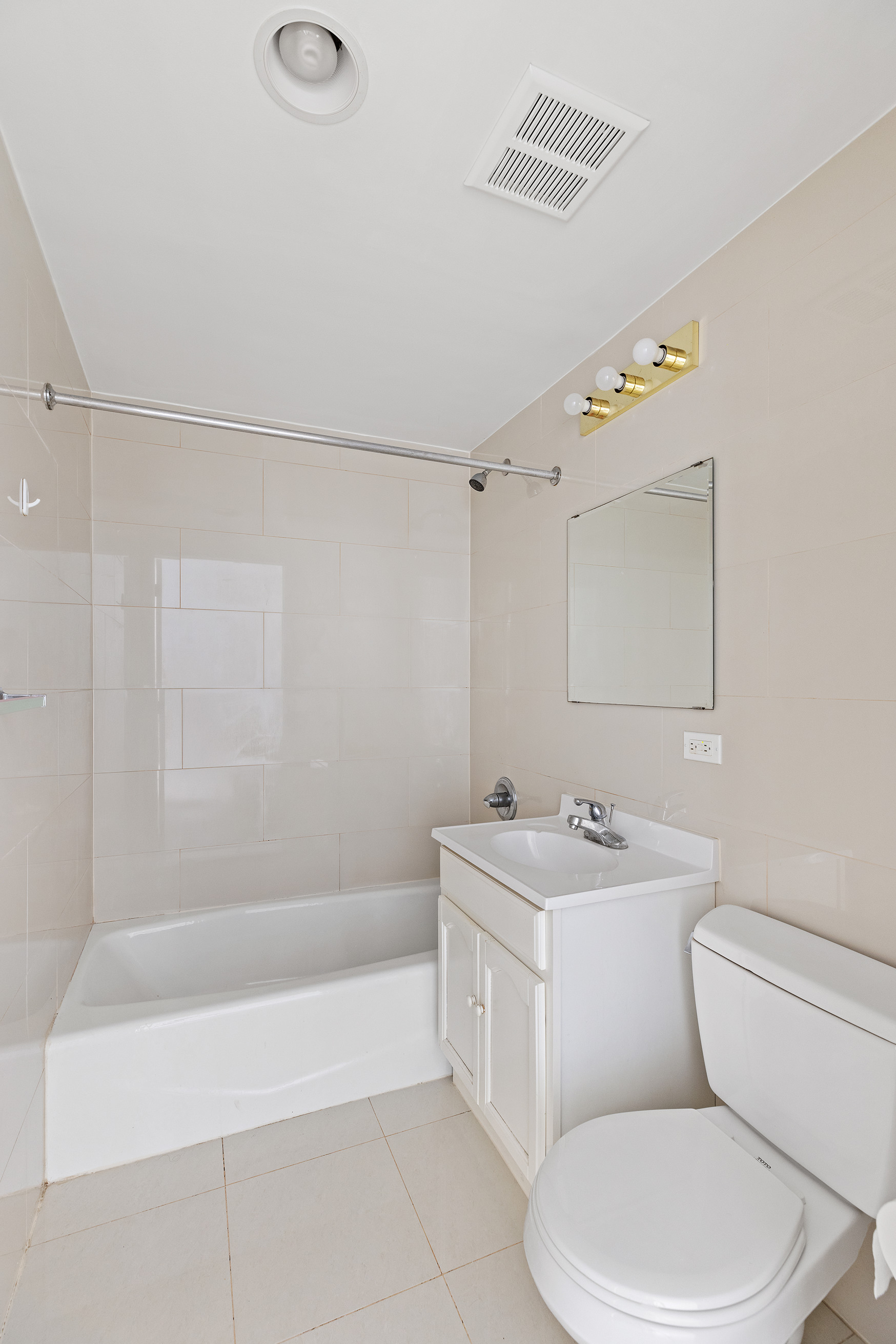 371 West 126th Street, Unit 2N Manhattan, NY 10027 - Photo 5 of 6 a bathroom with a toilet a sink a mirror and bathtub