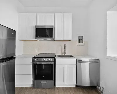 $3,800,000 | 2822 Pine Tree Drive, Miami Beach, FL 33140