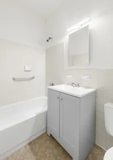 $669,000 | 3 Hanover Square, Unit 4D | Financial District