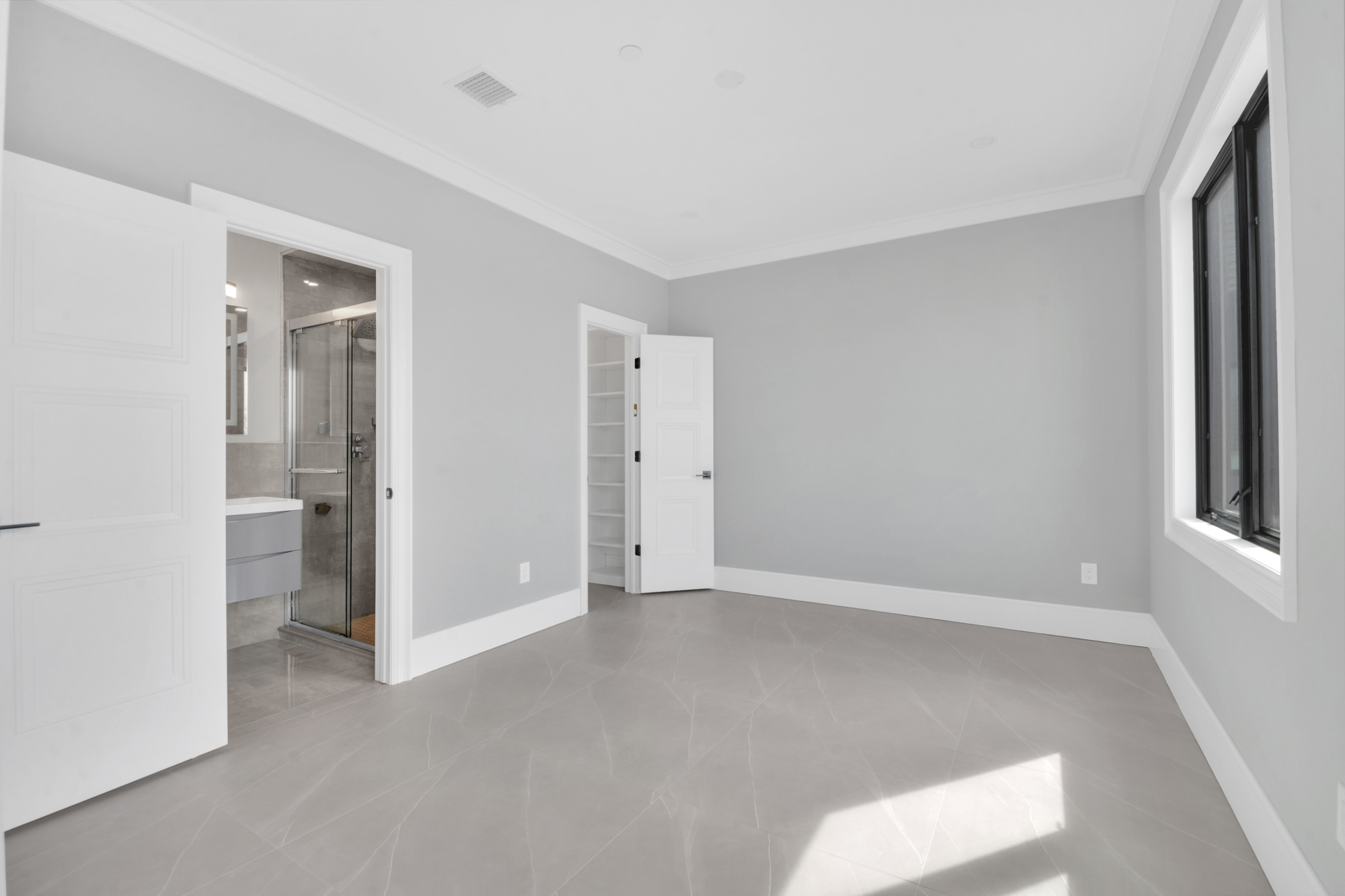 5 Osprey Court Staten Island, NY 10308 - Photo 29 of 50 a view of an empty room with a window