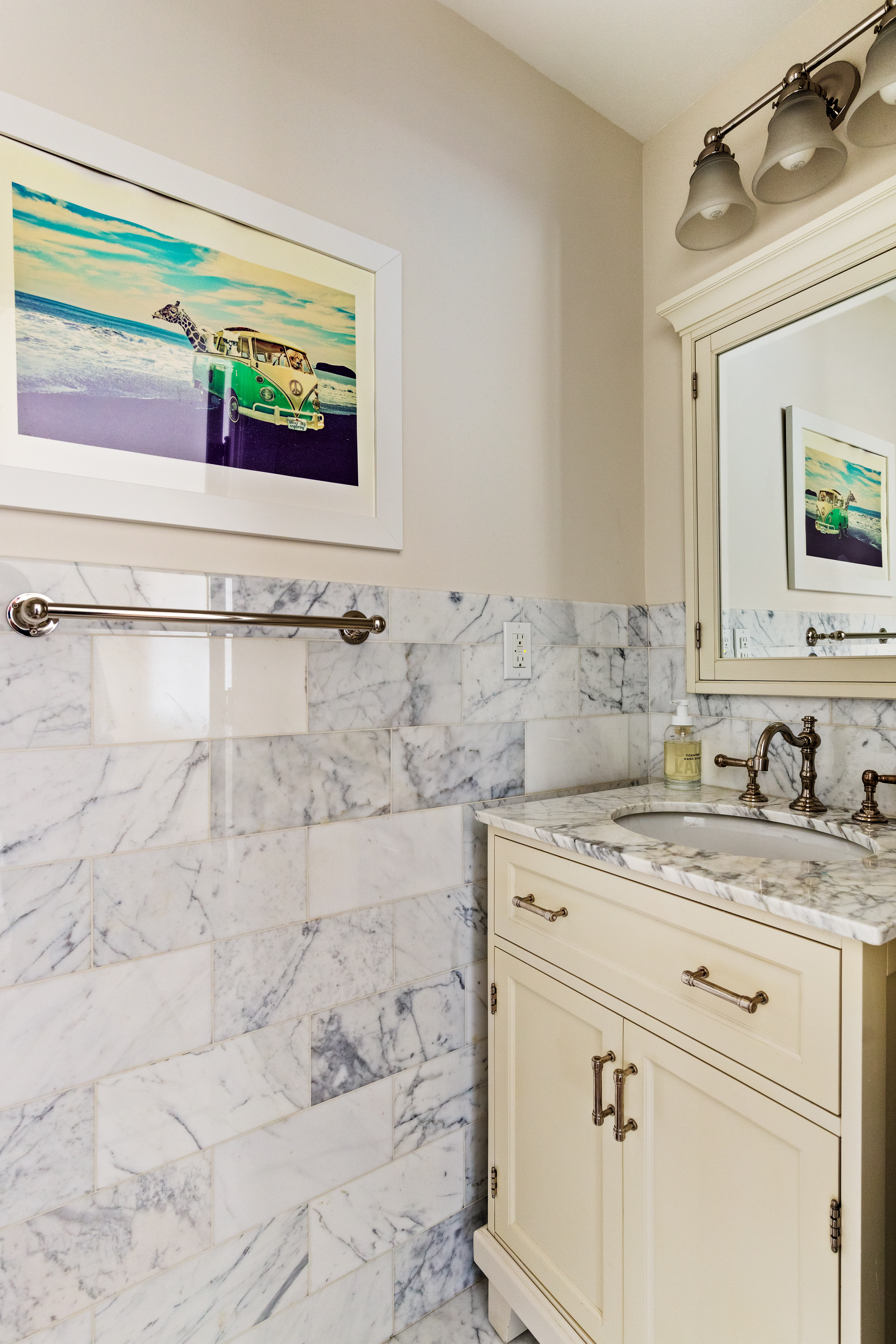 575 Main Street, Unit 1312 Manhattan, NY 10044 - Photo 8 of 25 a view of bathroom sink