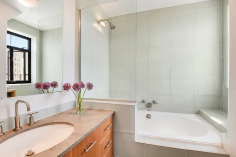 $2,400,000 | 160 Columbia Heights, Unit 10F | Brooklyn Heights