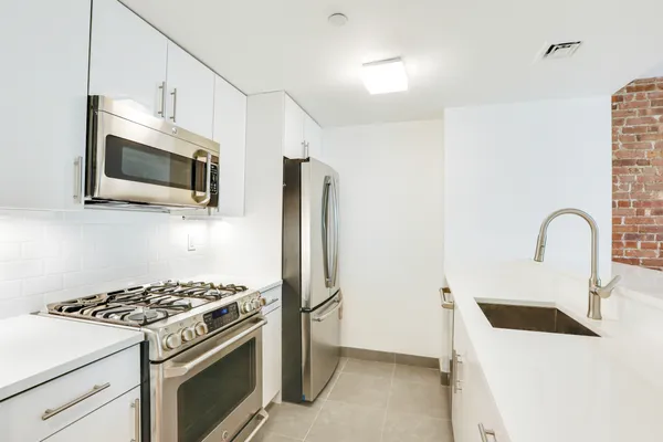 $8,500 | 230 West 75th Street, Unit 4 | Upper West Side