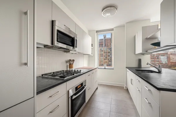 $995,000 | 100 Riverside Boulevard, Unit 8U | Upper West Side