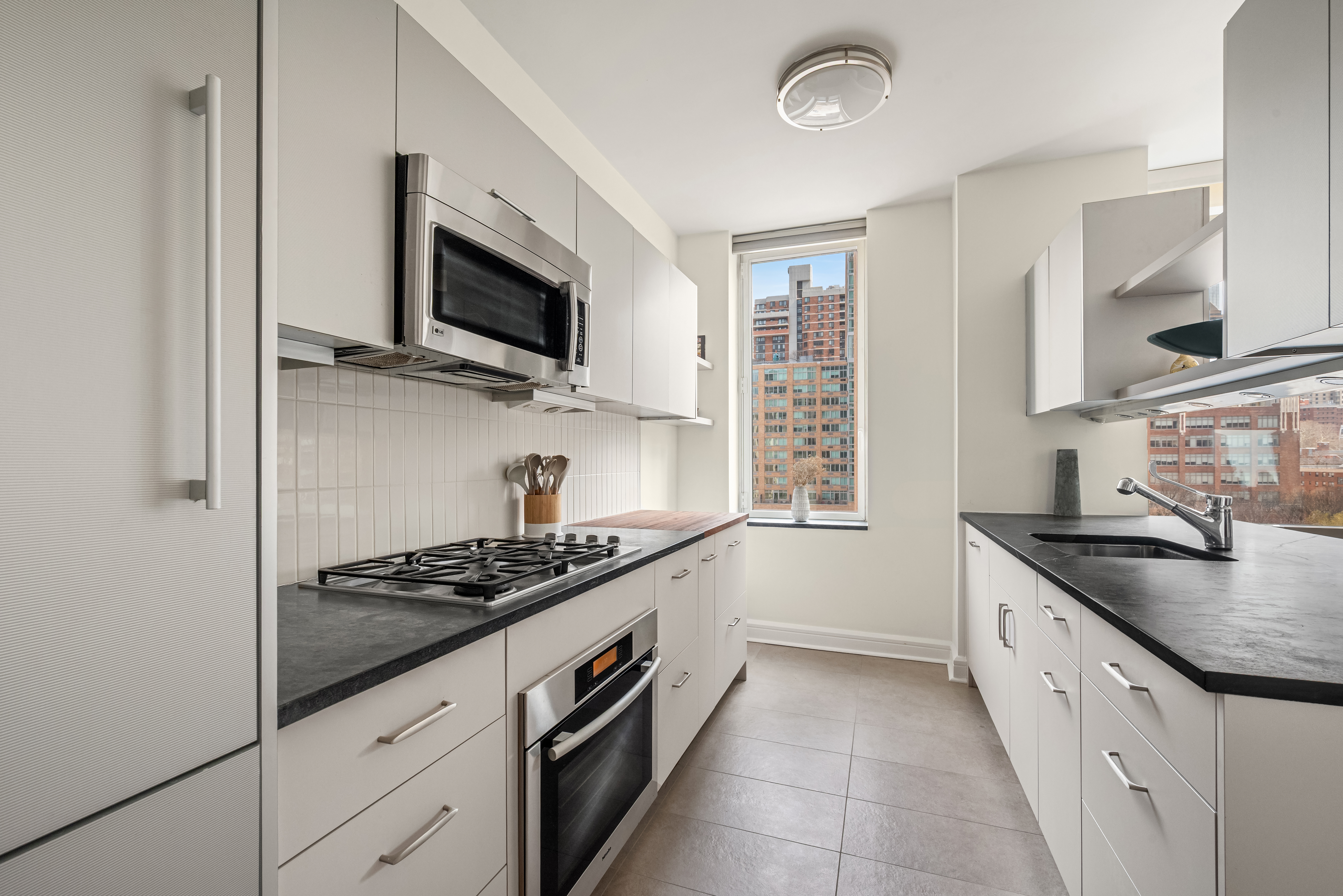 100 Riverside Boulevard, Unit 8U Manhattan, NY 10069 - Photo 3 of 10