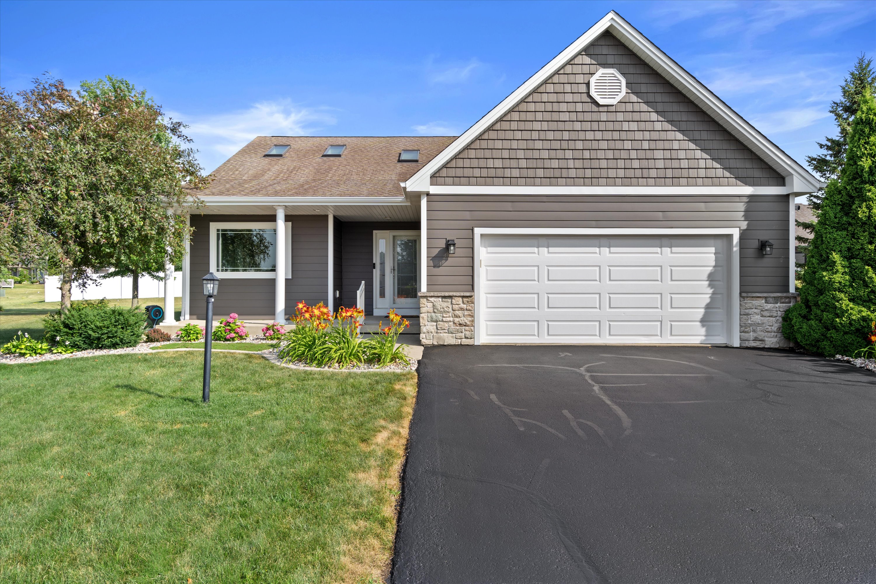 6413 Merganser Drive Racine, WI 53406 - Photo 3 of 17 Gallery Image 3