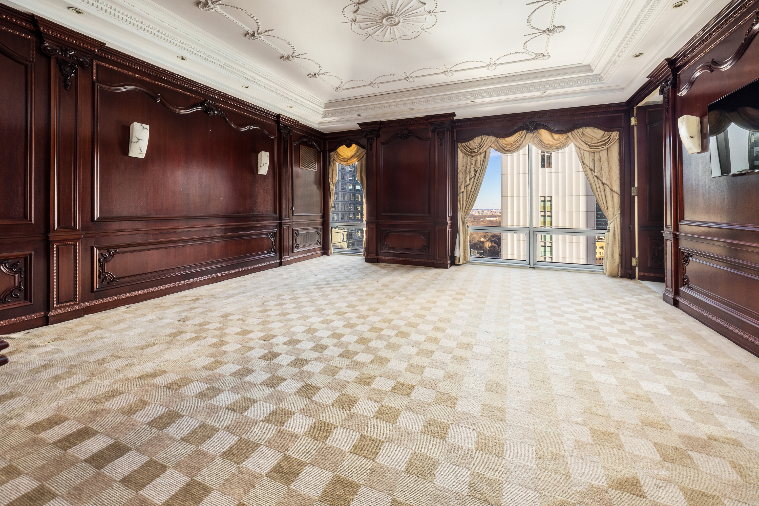 641 5th Avenue, Unit 27A Manhattan, NY 10022 - Photo 20 of 29 a view of empty room with a fireplace