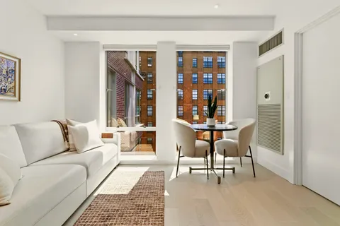 $780,000 | 80 Broad Street, Unit 1009, Boston, MA 02110