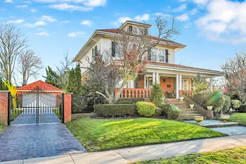 $2,000,000 | 142-15 Newport Avenue | Neponsit