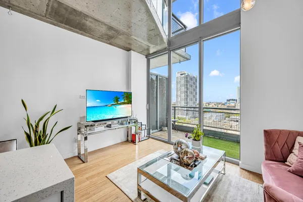 $419,999 | 690 Southwest 1st Court, Unit 1709, Miami, FL 33130