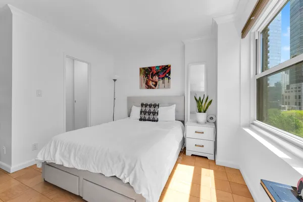 $635,000 | 150 West End Avenue, Unit 10P | Upper West Side