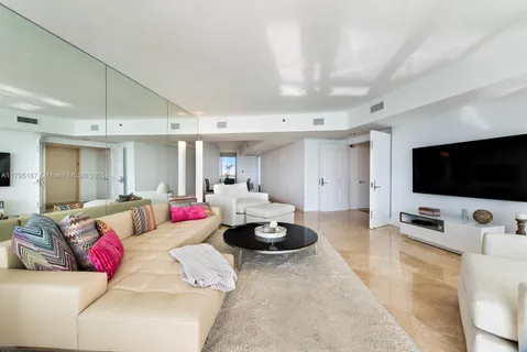 $4,500,000 | 1000 South Pointe Drive, Unit 1903, Miami Beach, FL 33139