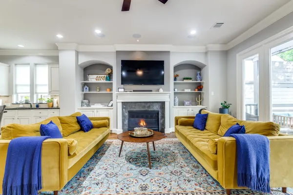 $735,000 | 4535 Polk Street, Houston, TX 77023