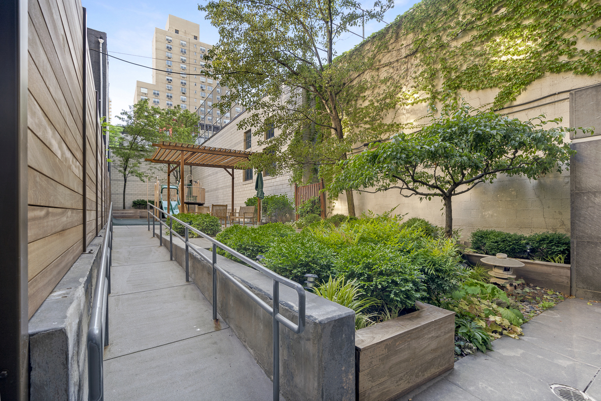 360 East 88th Street, Unit 31C Manhattan, NY 10128 - Photo 20 of 24 a view of a garden with pathway