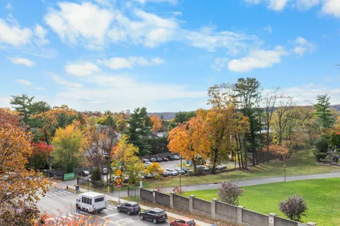 $210,000 | 5639 Netherland Avenue, Unit 5C | North Riverdale