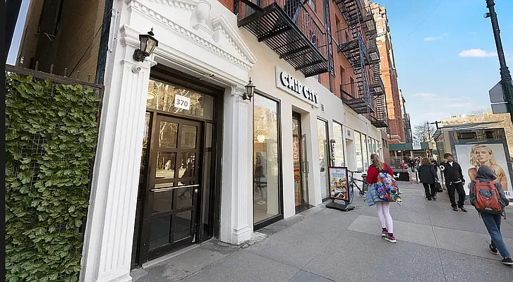 370 Columbus Avenue, Unit 2 Manhattan, NY 10024 - Photo 7 of 10 a view of path along with building and road