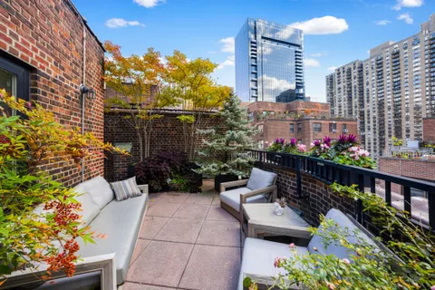 $1,695,000 | 314 East 41st Street, Unit PH2B | Murray Hill