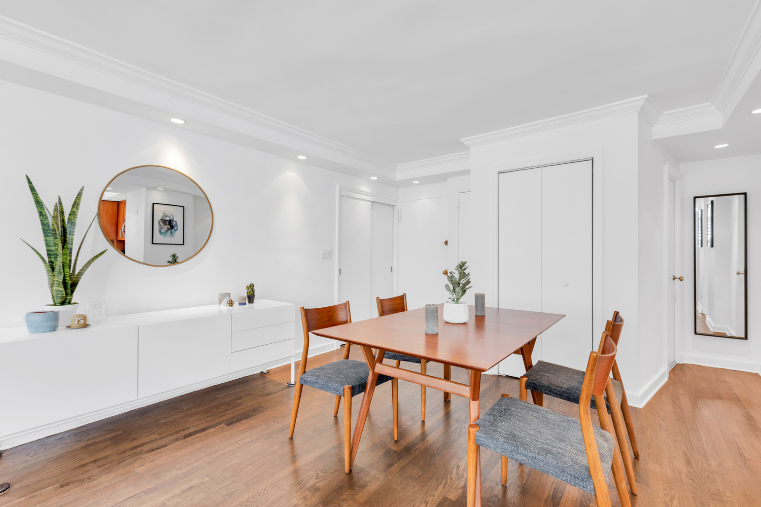 233 East 70th Street, Unit 7S Manhattan, NY 10021 - Photo 2 of 8