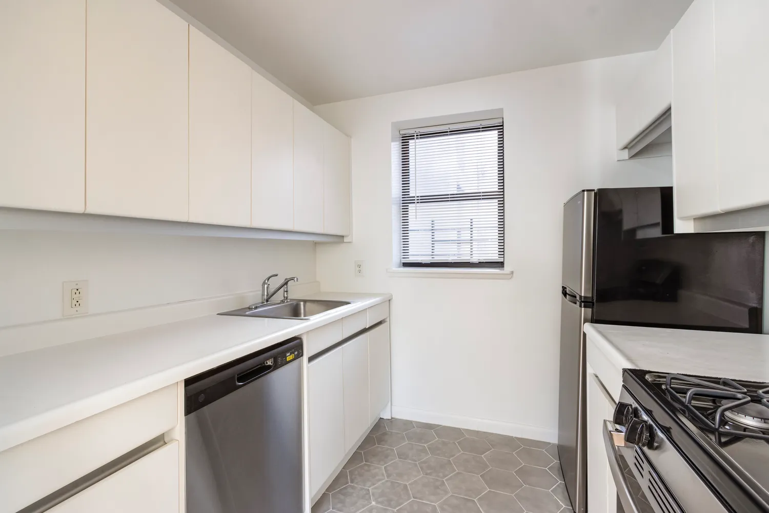$3,000 | 319 East 105th Street, Unit 5F | East Harlem