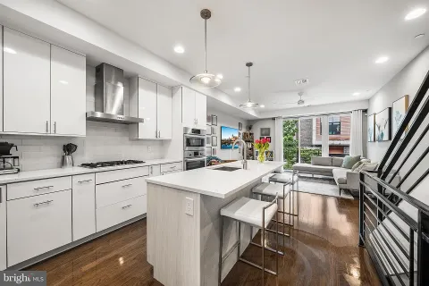 $610,000 | 1010 South 17th Street, Unit B, Philadelphia, PA 19146