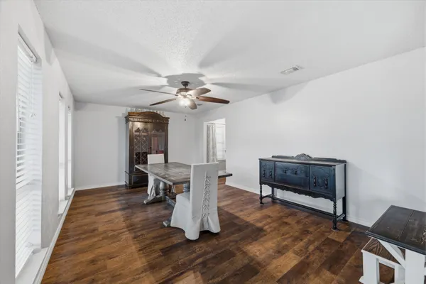 $375,000 | 409 East Scotland Drive, Irving, TX 75062