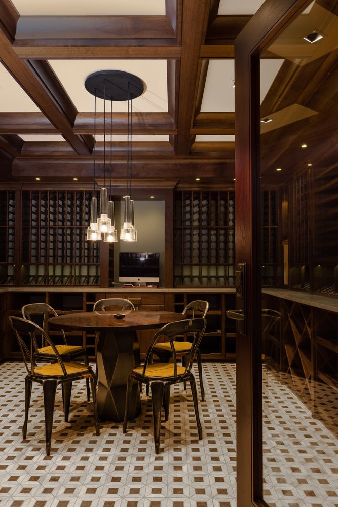 a view of a dinning tables and chairs in a patio